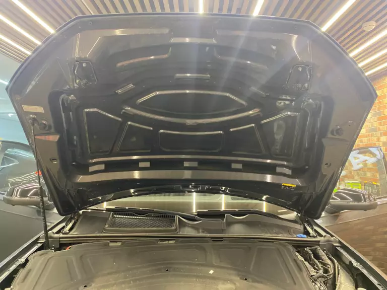 Шумоизоляция капота Audi Q7-1