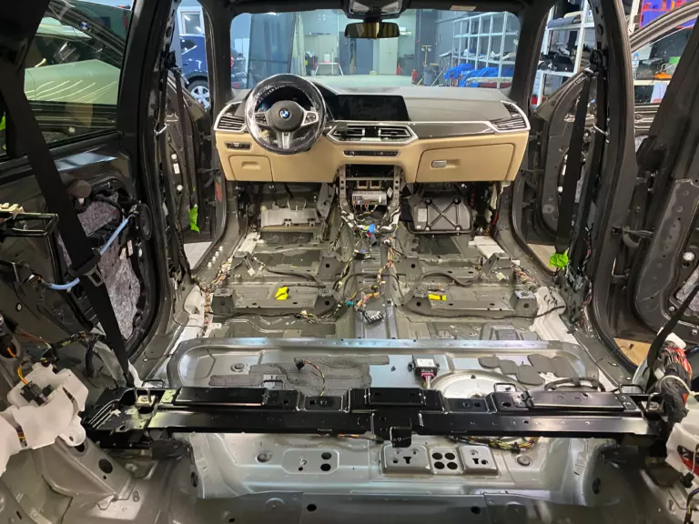 Шумоизоляция пола BMW X5-1