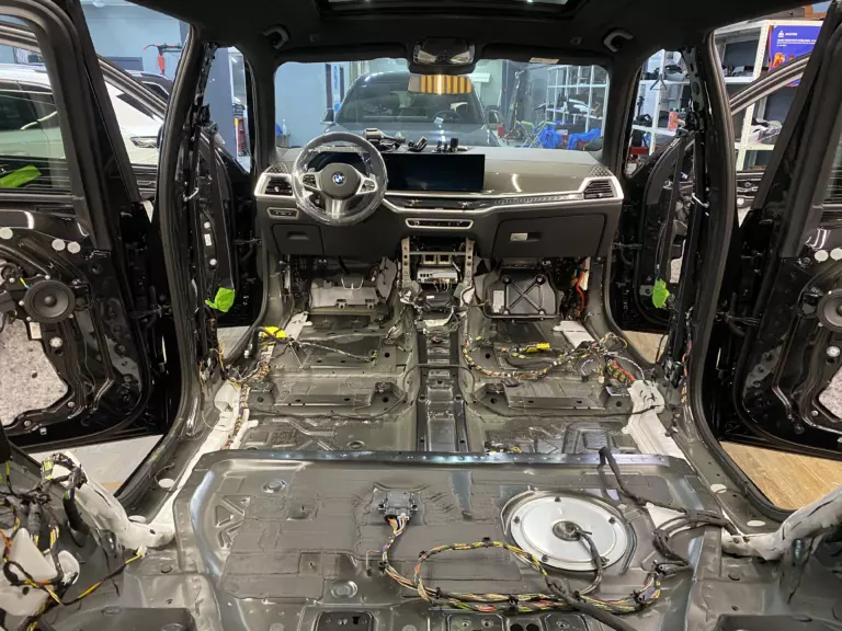 Шумоизоляция пола BMW X7-1