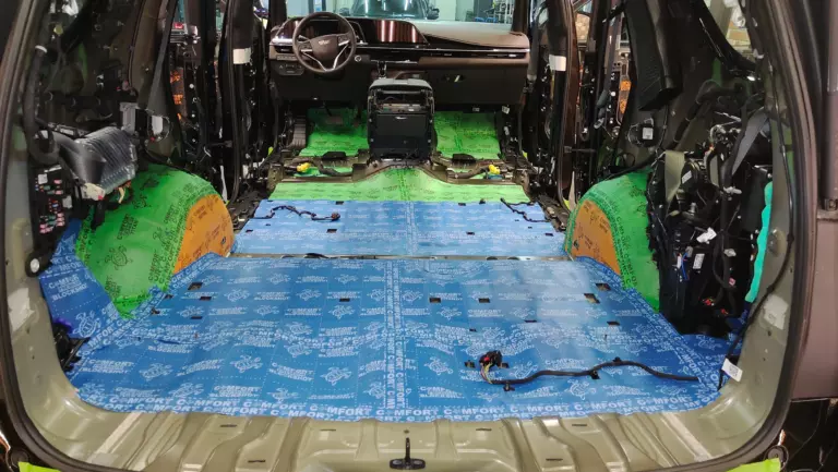 Шумоизоляция пола Cadillac Escalade-2