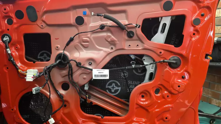 Шумоизоляция дверей Geely Tugella Knewstar 001-3