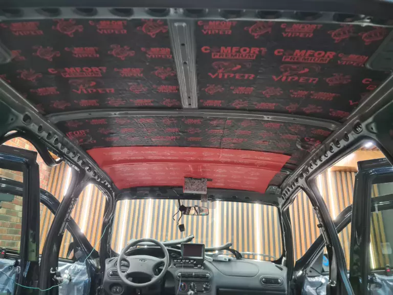 Шумоизоляция крыши LADA Niva Travel-2