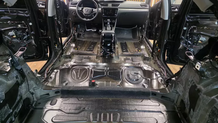 Шумоизоляция пола Skoda Superb-1