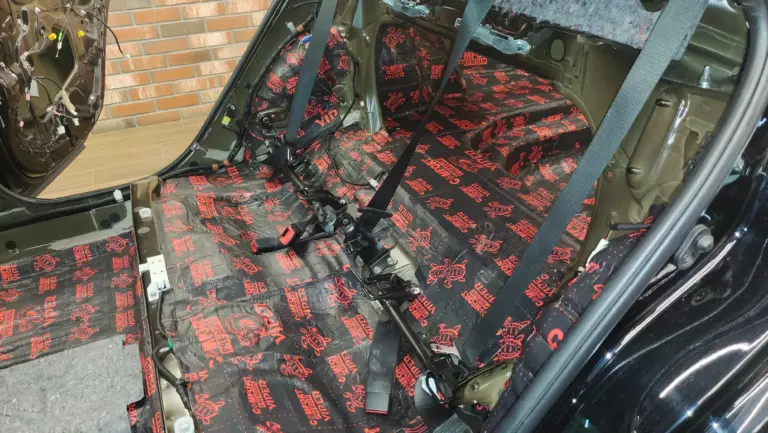 Шумоизоляция пола Toyota Camry-3