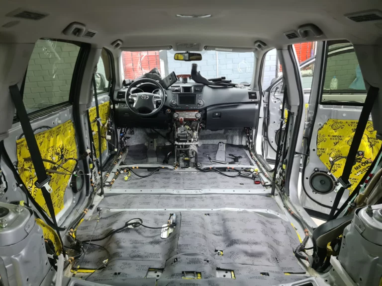 Toyota Highlander 2012 пол 3