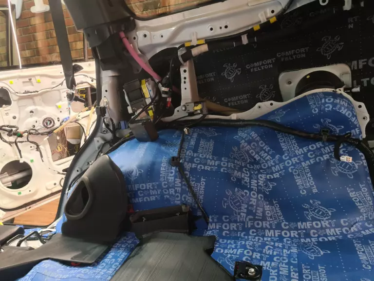 Шумоизоляция багажника Toyota Land Cruiser 200-8