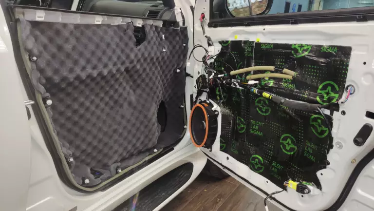 Шумоизоляция дверей Toyota Land Cruiser 200-4