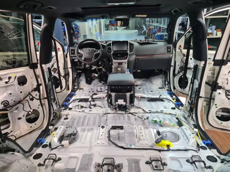 Шумоизоляция пола Toyota Land Cruiser 200-2