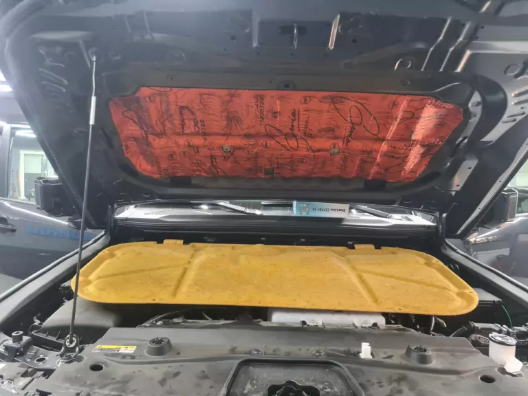 Шумоизоляция капота Toyota Land Cruiser Prado 250