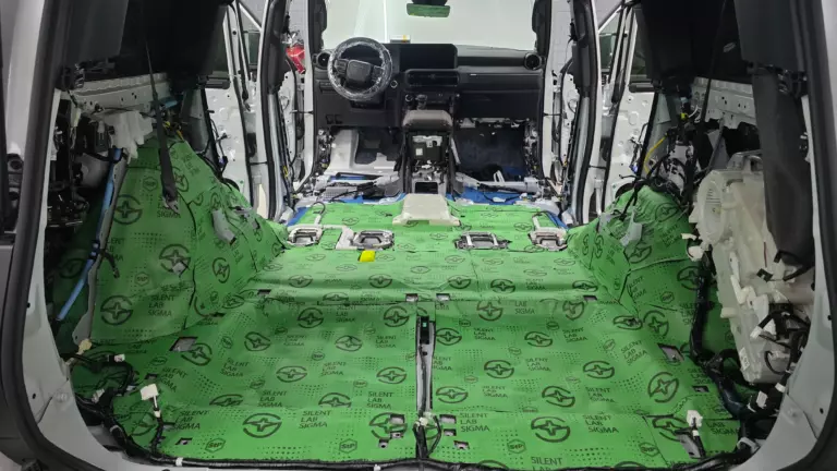 Шумоизоляция багажника Toyota Land Cruiser Prado-7