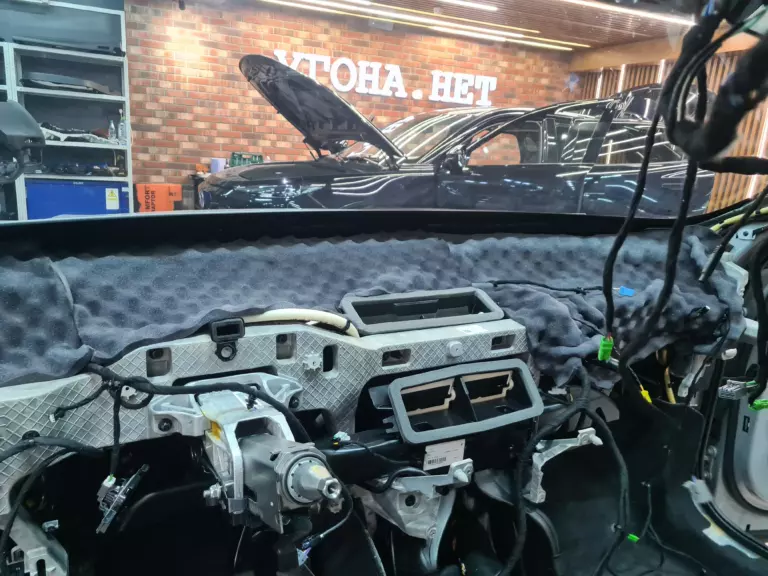 Шумоизоляция торпедо Volvo XC60-1