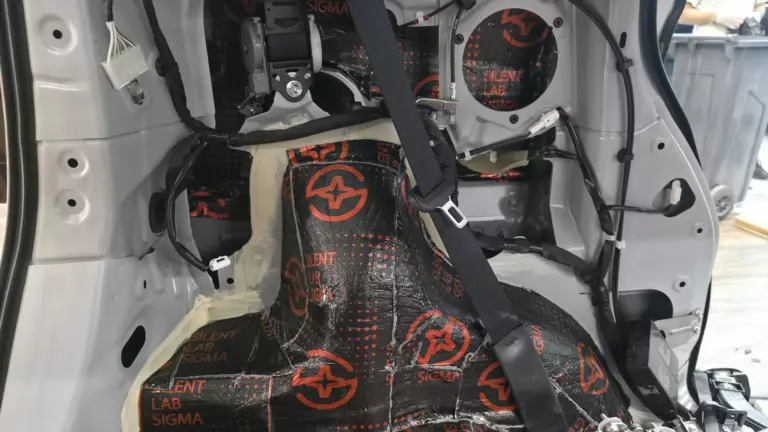 Шумоизоляции багажника Toyota Roomy-6