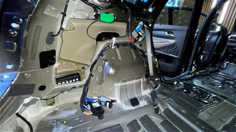 Шумоизоляция багажника Hyundai Santa Fe 2022-4