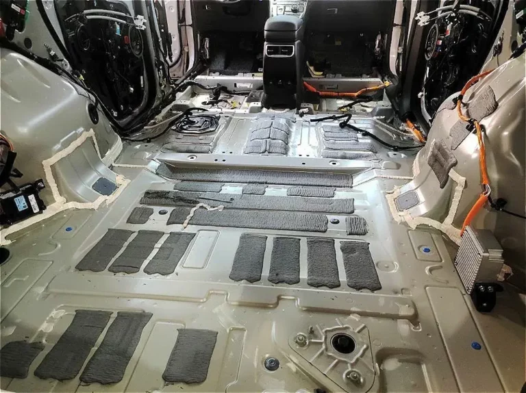 Шумоизоляция пола Hyundai Santa Fe 2022-1