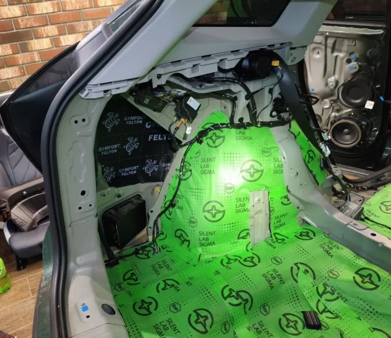 Шумоизоляция багажника Geely Atlas4