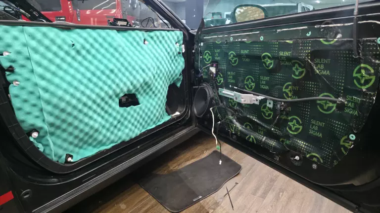 Шумоизоляция дверей Dodge Challenger-4