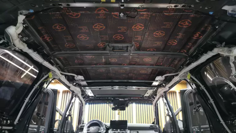 Шумоизоляция крыши Toyota Land Cruiser 300-2