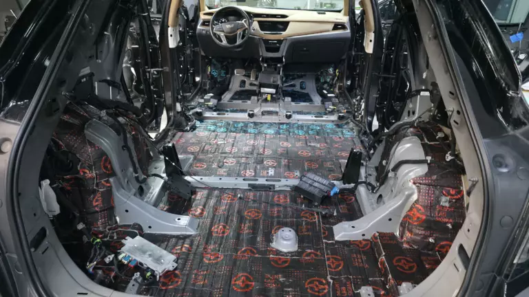 Шумоизоляция пола Cadillac XT5-2