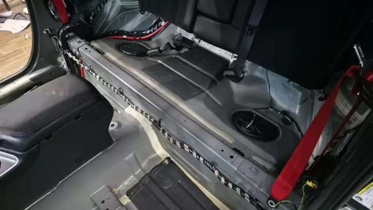 Шумоизоляция пола Dodge Challenger--2
