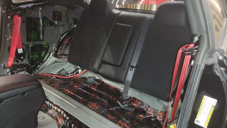 Шумоизоляция пола Dodge Challenger-4
