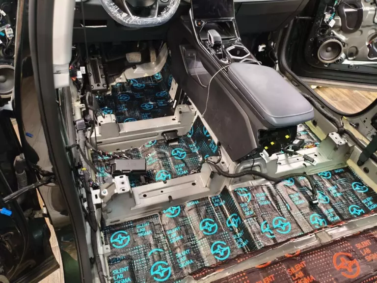 Шумоизоляция пола Geely Atlas-1