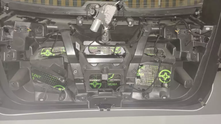 Шумоизоляция пятой двери Citroen C5 Aircross-1